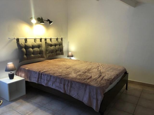 Le Petit Saint Clair Apartment Trigance Luaran gambar