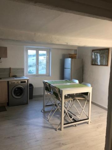 Le Petit Saint Clair Apartment Trigance Luaran gambar