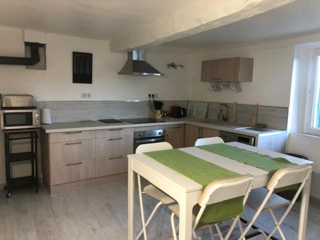 Le Petit Saint Clair Apartment Trigance Luaran gambar